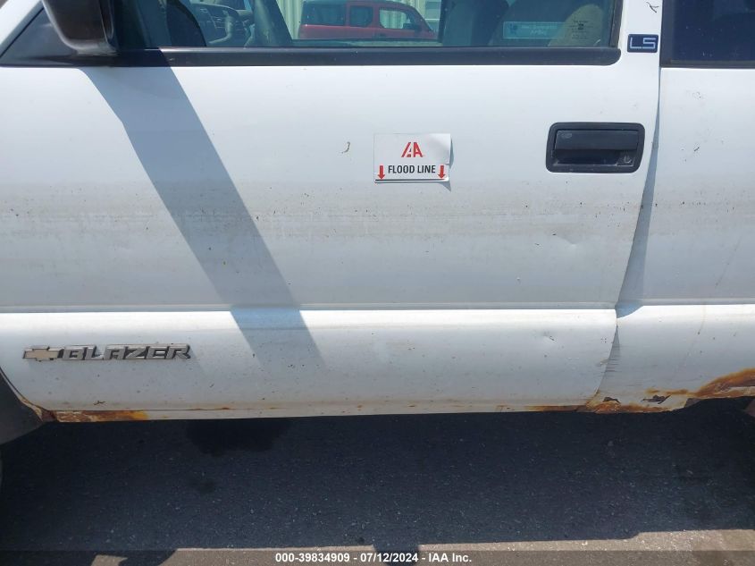 2000 Chevrolet Blazer Ls VIN: 1GNCT18W0YK198508 Lot: 39834909