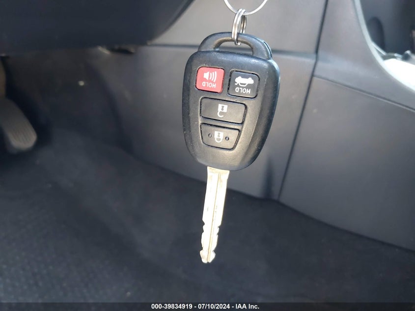 2019 TOYOTA COROLLA LE - 2T1BURHE2KC137113