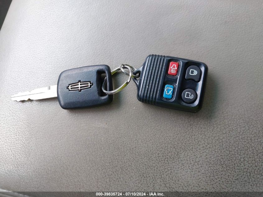 2007 Lincoln Town Car Signature VIN: 1LNHM81W17Y606410 Lot: 39835724