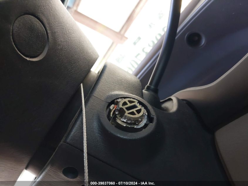 2001 Ford E-250 Recreational VIN: 1FDPE24LX1HB29913 Lot: 39837060