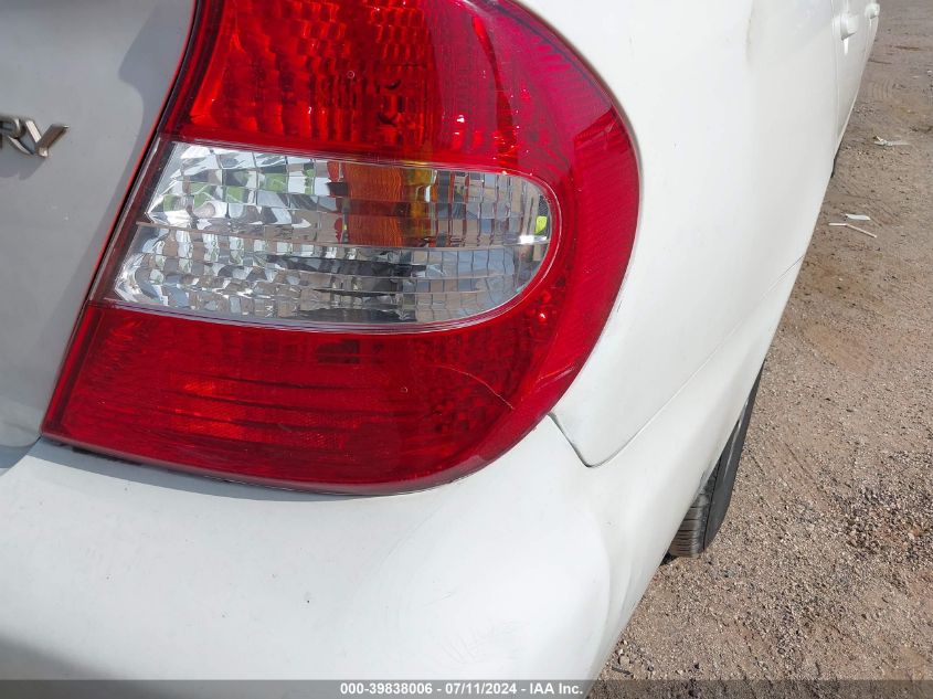 2004 Toyota Camry Le VIN: JTDBE30K340286526 Lot: 39838006