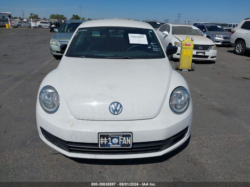 2013 Volkswagen Beetle 2.5L Entry VIN: 3VWFP7ATXDM644290 Lot: 39838597