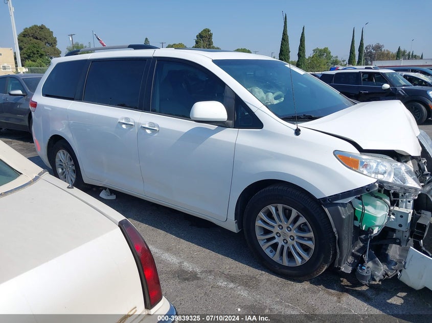 2013 Toyota Sienna Xle V6 8 Passenger VIN: 5TDYK3DC6DS388972 Lot: 39839325
