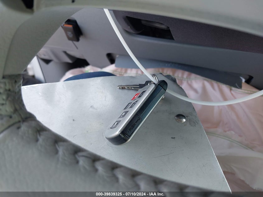 2013 Toyota Sienna Xle V6 8 Passenger VIN: 5TDYK3DC6DS388972 Lot: 39839325