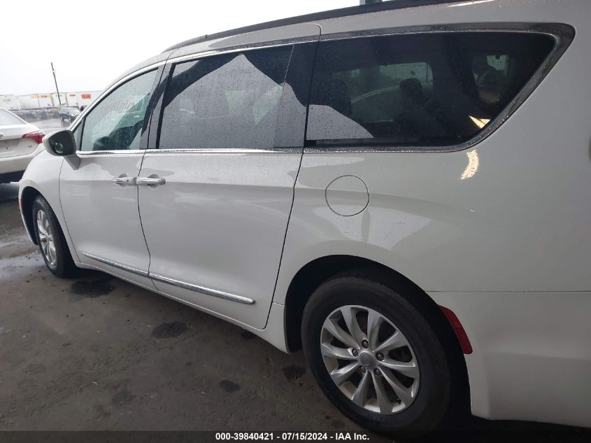 2017 Chrysler Pacifica Touring-L VIN: 2C4RC1BG3HR620647 Lot: 39840421