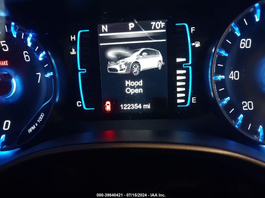 2017 Chrysler Pacifica Touring-L VIN: 2C4RC1BG3HR620647 Lot: 39840421