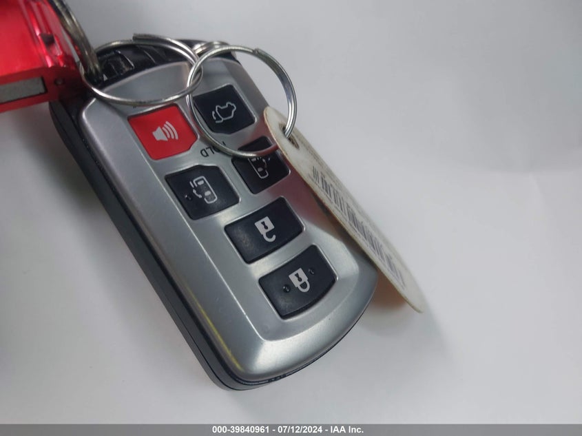 2016 Toyota Sienna Xle Premium 8 Passenger VIN: 5TDYK3DC8GS696472 Lot: 39840961