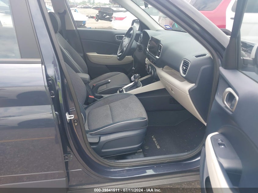 2022 Hyundai Venue Limited VIN: KMHRC8A37NU153184 Lot: 39841511