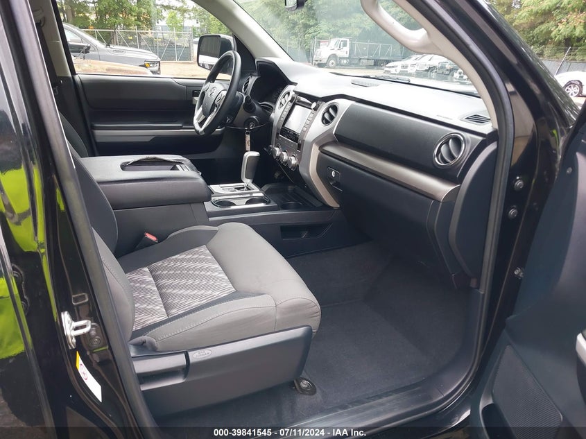 2018 TOYOTA TUNDRA SR5 5.7L V8 - 5TFUY5F14JX698595