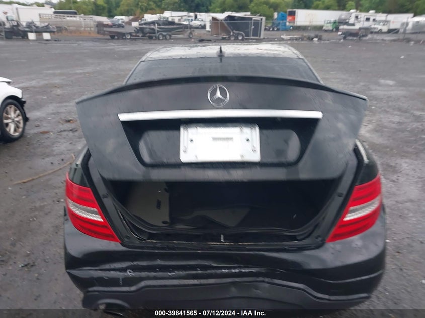2013 MERCEDES-BENZ C 250 LUXURY/SPORT - WDDGF4HB1DR268623