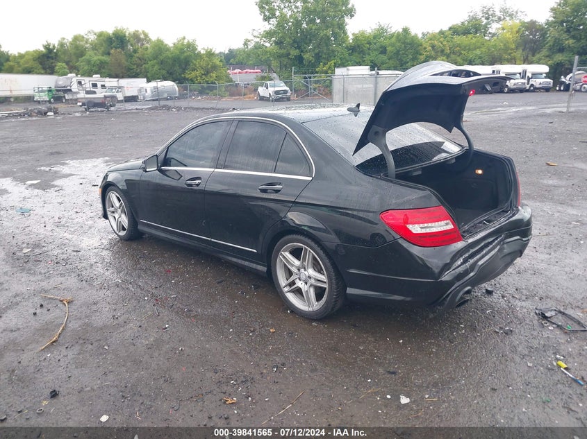 2013 MERCEDES-BENZ C 250 LUXURY/SPORT - WDDGF4HB1DR268623
