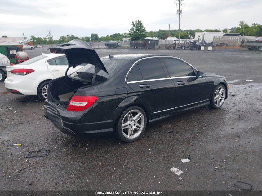2013 MERCEDES-BENZ C 250 LUXURY/SPORT - WDDGF4HB1DR268623