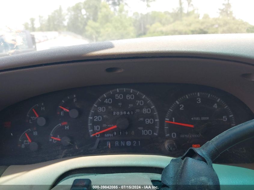 1998 Ford Expedition Eddie Bauer/Xlt VIN: 1FMRU1762WLC13904 Lot: 39842085