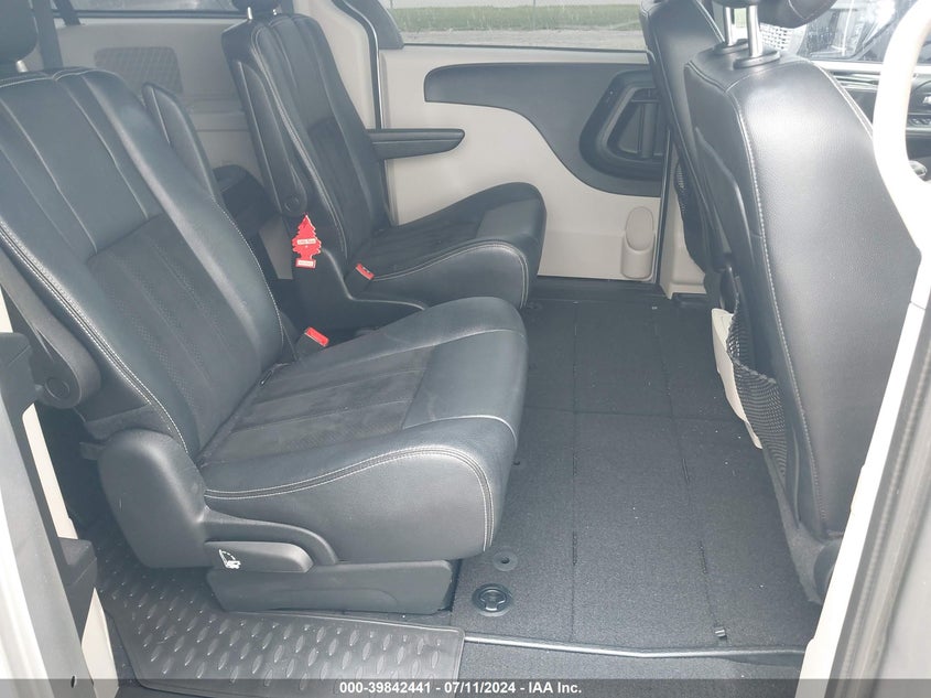 VIN 2C4RDGCG4JR250393 2018 DODGE GRAND CARAVAN SXT
