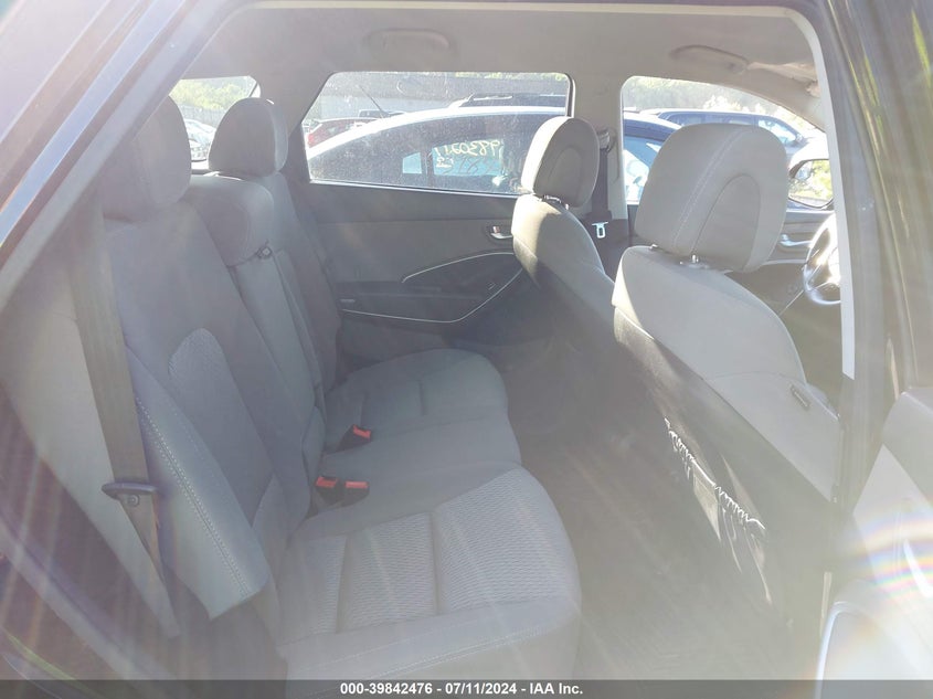 2017 Hyundai Santa Fe Se VIN: KM8SMDHF1HU207820 Lot: 39842476