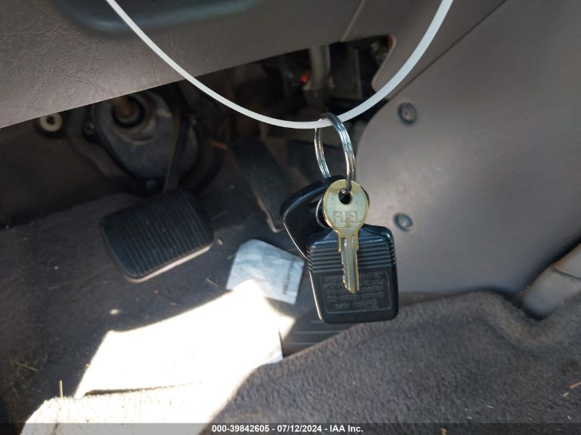 2001 Ford Escape Xls VIN: 1FMYU01101KB80127 Lot: 39842605