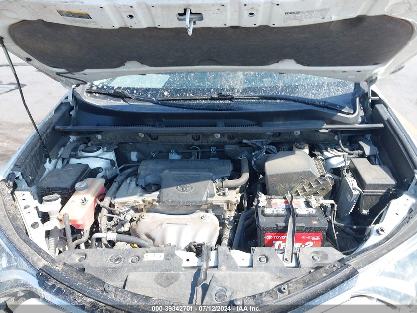 2018 TOYOTA RAV4 XLE - JTMWFREV6JD122051