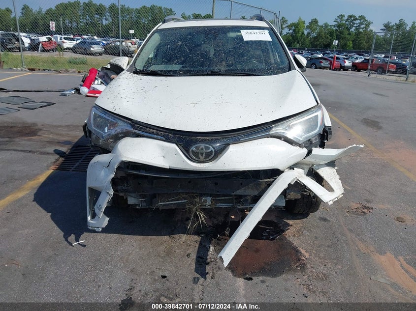 2018 TOYOTA RAV4 XLE - JTMWFREV6JD122051