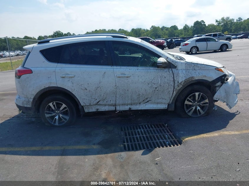 2018 TOYOTA RAV4 XLE - JTMWFREV6JD122051