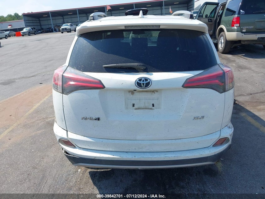 2018 TOYOTA RAV4 XLE - JTMWFREV6JD122051