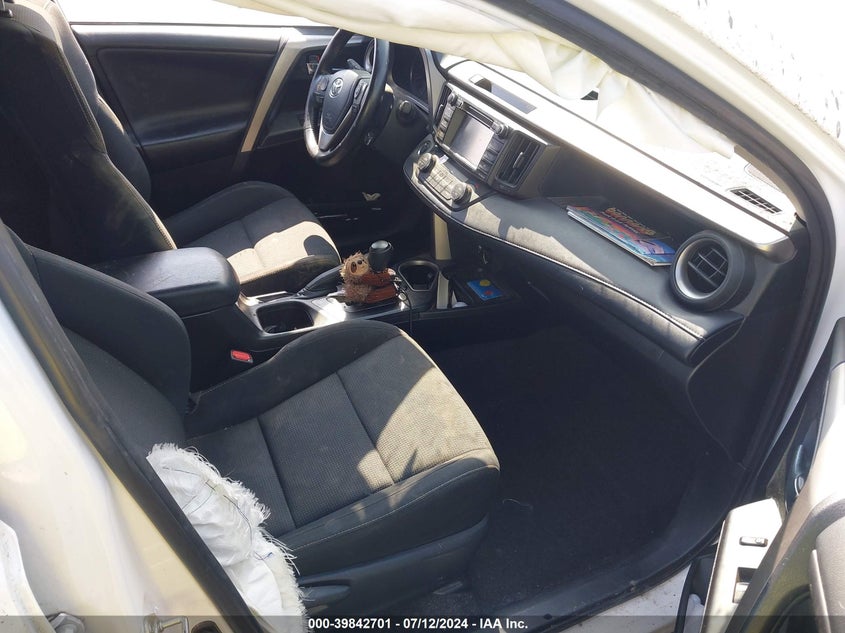 2018 TOYOTA RAV4 XLE - JTMWFREV6JD122051