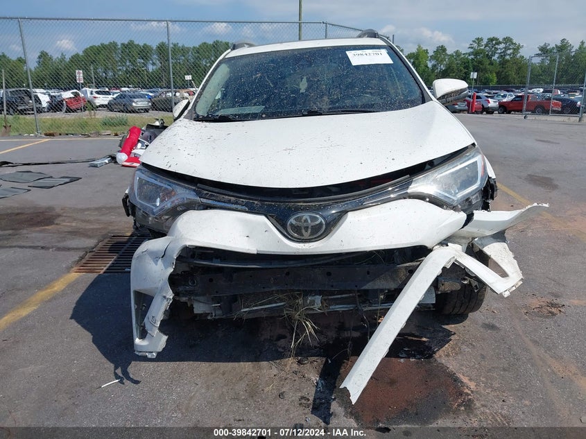 2018 TOYOTA RAV4 XLE - JTMWFREV6JD122051