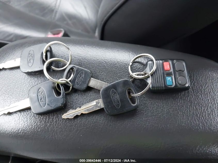 2000 Ford Mustang VIN: 1FAFP4043YF138517 Lot: 39843446