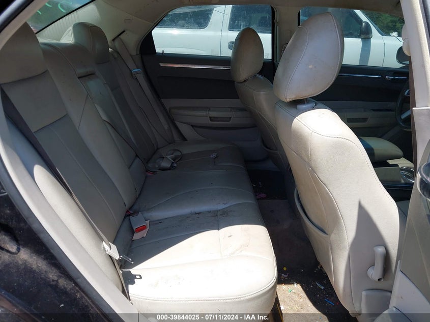 2010 Chrysler 300 Touring/Signature Series/Executive Series VIN: 2C3CA5CV2AH330657 Lot: 39844025