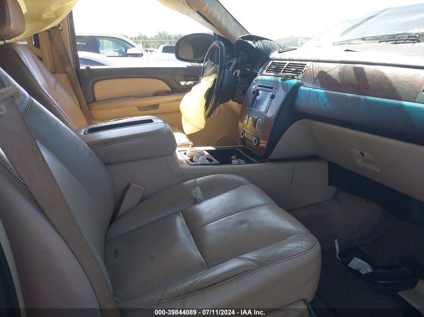 2008 CHEVROLET TAHOE VIN: 1GNFC13028R207460