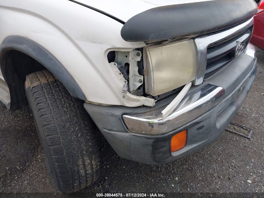 2000 Toyota Tacoma Base V6 VIN: 5TEWN72NXYZ702531 Lot: 39844575