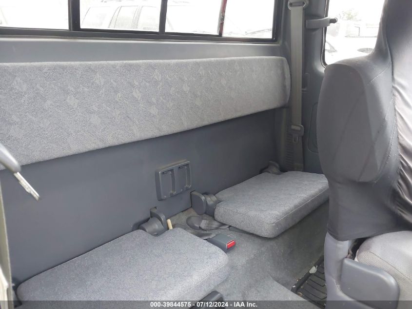 2000 Toyota Tacoma Base V6 VIN: 5TEWN72NXYZ702531 Lot: 39844575