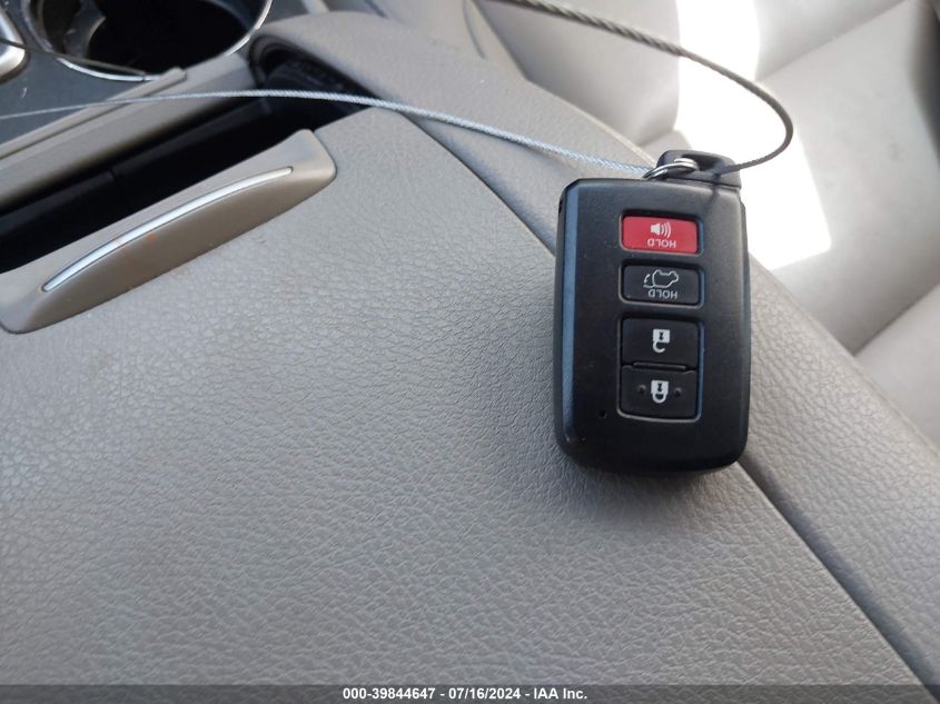 2019 Toyota Highlander Xle VIN: 5TDJZRFHXKS945761 Lot: 39844647