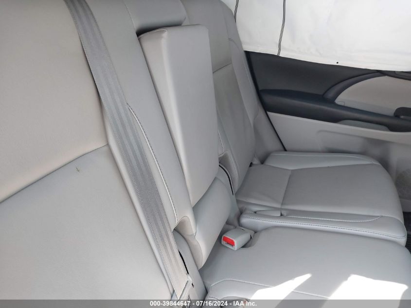 2019 Toyota Highlander Xle VIN: 5TDJZRFHXKS945761 Lot: 39844647