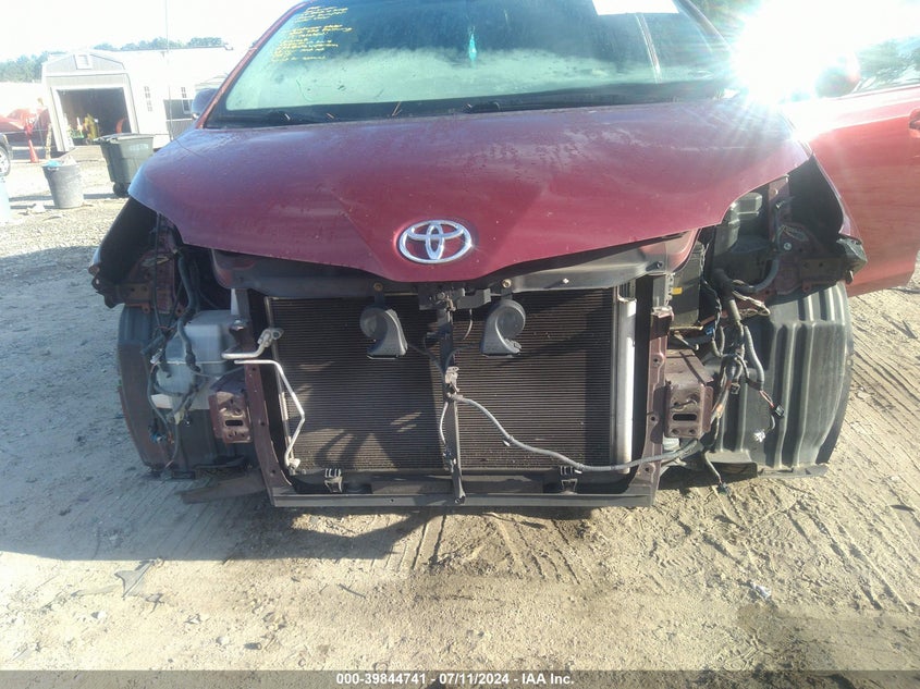 2011 Toyota Sienna Xle V6 VIN: 5TDYK3DC6BS113597 Lot: 39844741