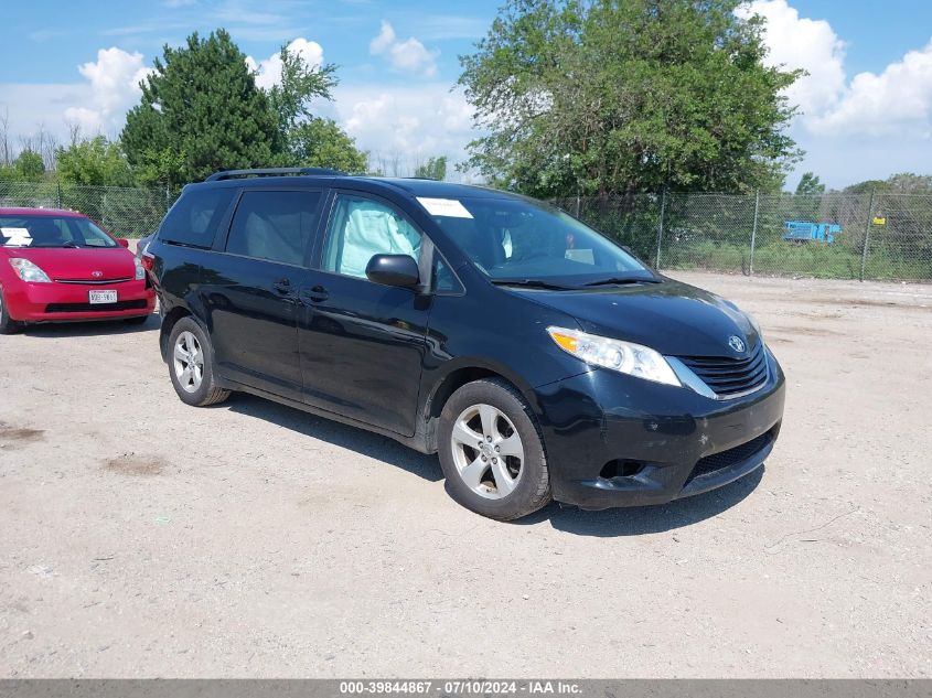 5TDKZ3DC5HS786763 2017 TOYOTA SIENNA - Image 1