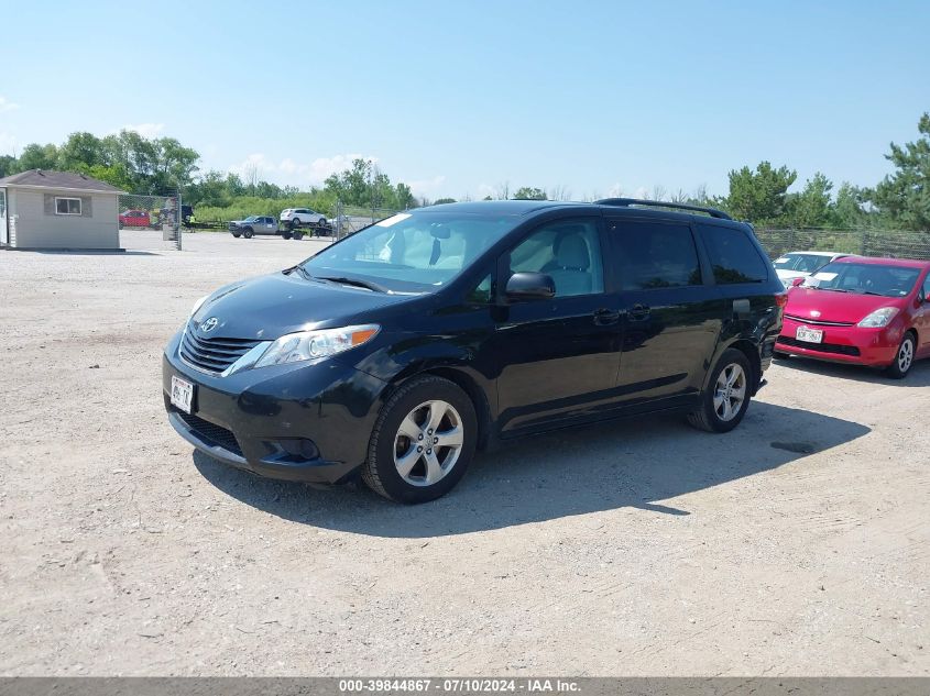 5TDKZ3DC5HS786763 2017 TOYOTA SIENNA - Image 2