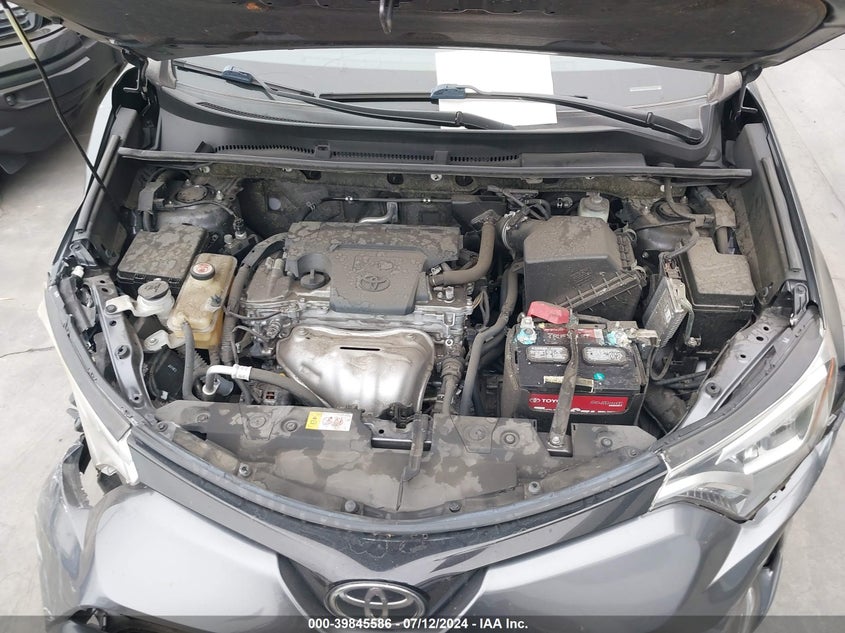 2017 TOYOTA RAV4 SE - JTMNFREV4HD102001