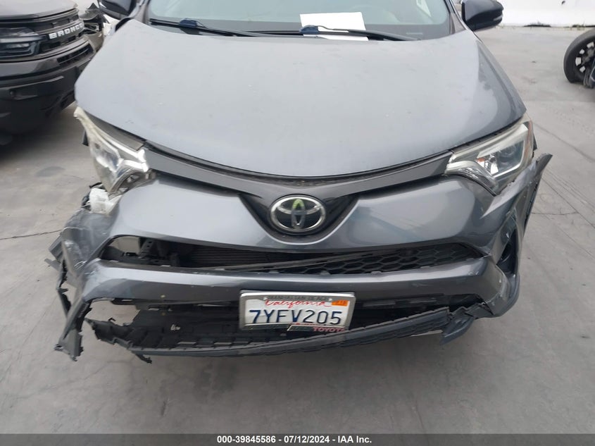2017 TOYOTA RAV4 SE - JTMNFREV4HD102001