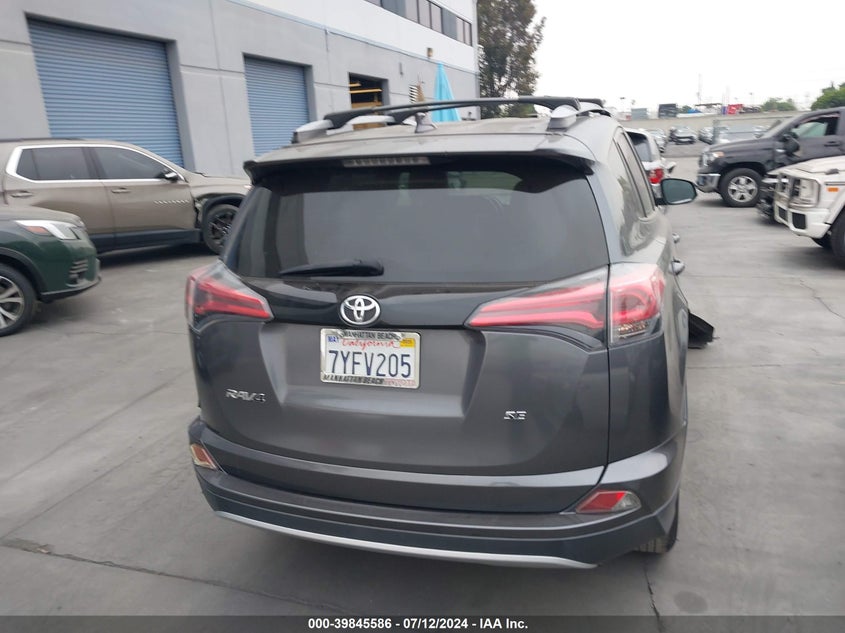 2017 TOYOTA RAV4 SE - JTMNFREV4HD102001