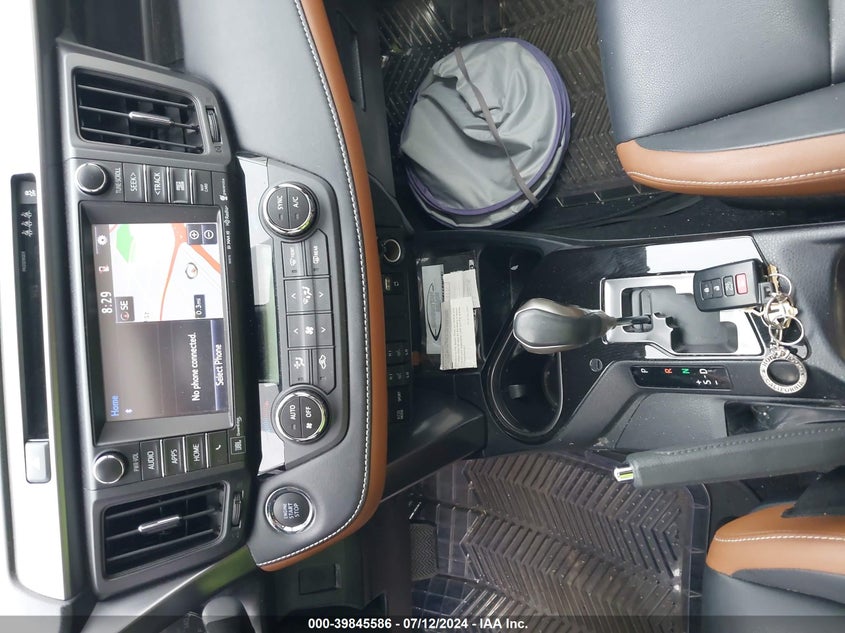 2017 TOYOTA RAV4 SE - JTMNFREV4HD102001