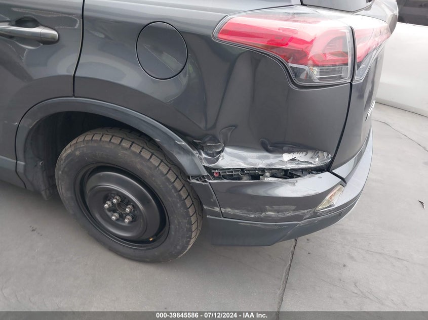 2017 TOYOTA RAV4 SE - JTMNFREV4HD102001