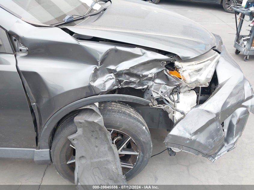 2017 TOYOTA RAV4 SE - JTMNFREV4HD102001