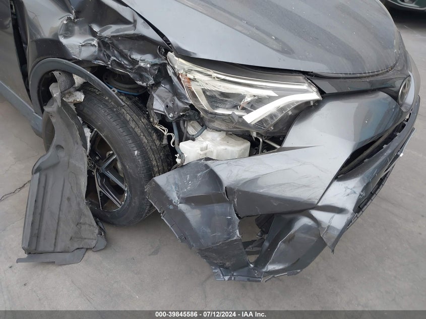 2017 TOYOTA RAV4 SE - JTMNFREV4HD102001