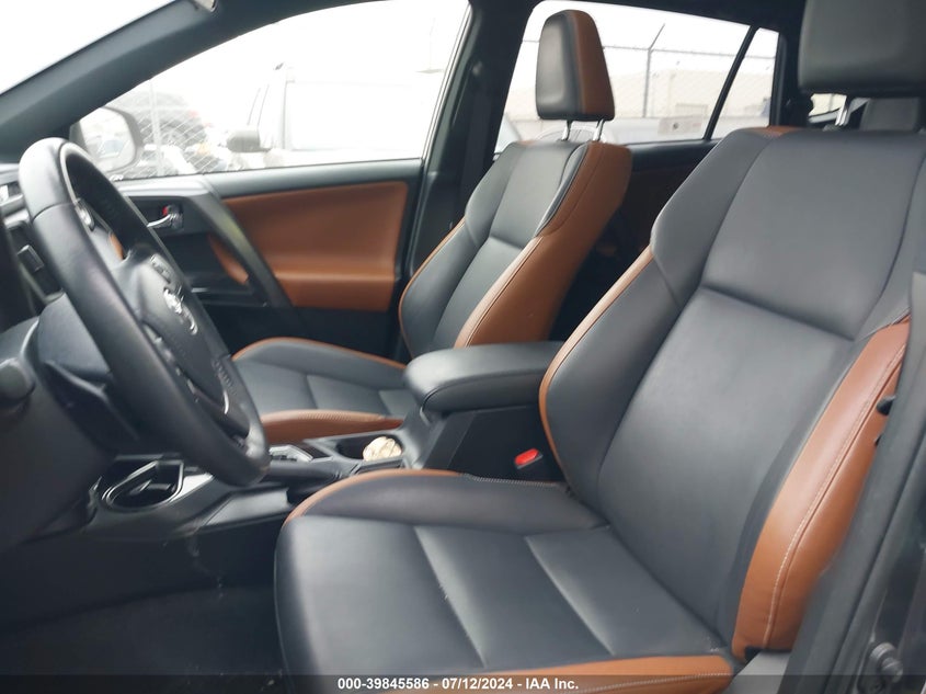 2017 TOYOTA RAV4 SE - JTMNFREV4HD102001