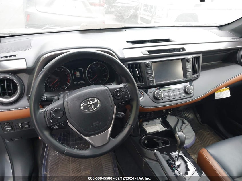 2017 TOYOTA RAV4 SE - JTMNFREV4HD102001