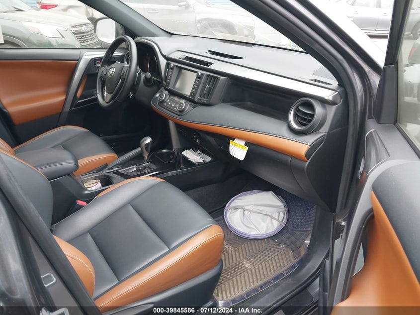 2017 TOYOTA RAV4 SE - JTMNFREV4HD102001