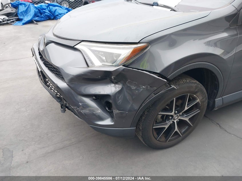 2017 TOYOTA RAV4 SE - JTMNFREV4HD102001