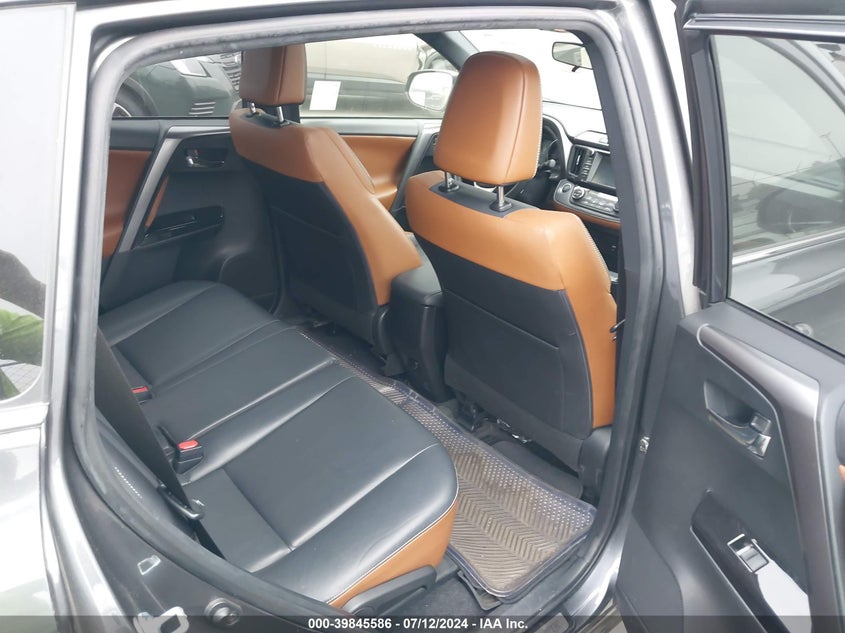 2017 TOYOTA RAV4 SE - JTMNFREV4HD102001