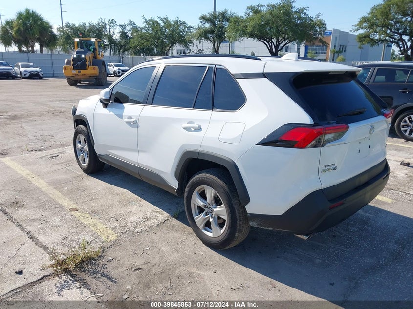 VIN 2T3W1RFV6MC104428 2021 TOYOTA RAV4 XLE