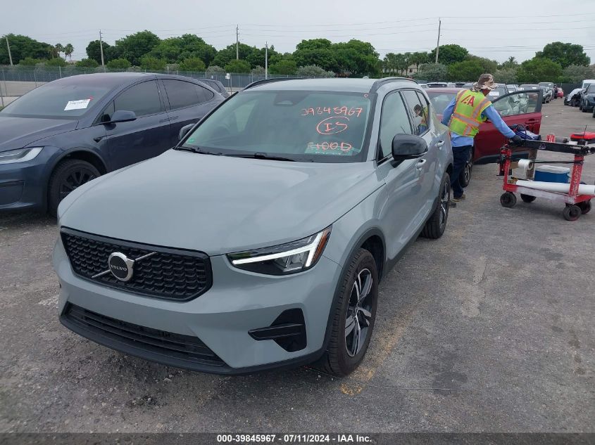 2024 Volvo Xc40 B5 Core Dark Theme VIN: YV4L12UK9R2222925 Lot: 39845967